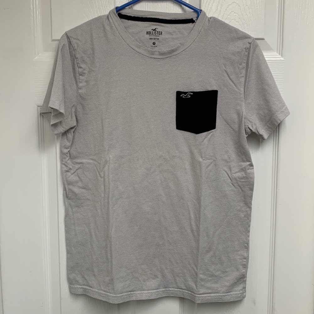 Hollister size xs extra small tee shortsleeved good as new never been worn!